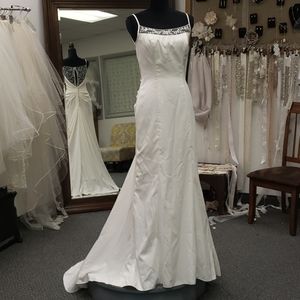 Sexy simple wedding gown! Size 6